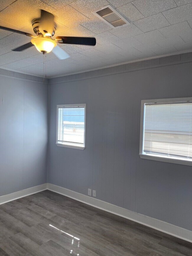 Building Photo - 1409 9th St