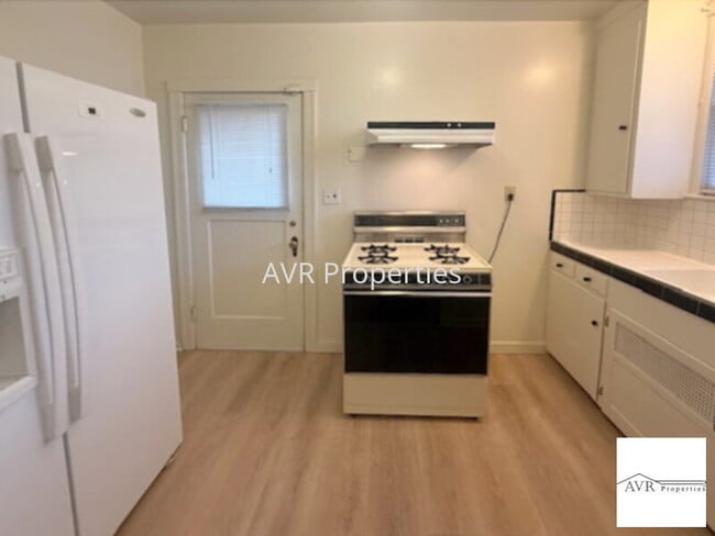 Building Photo - Historic studio near downtown Livermore and Library