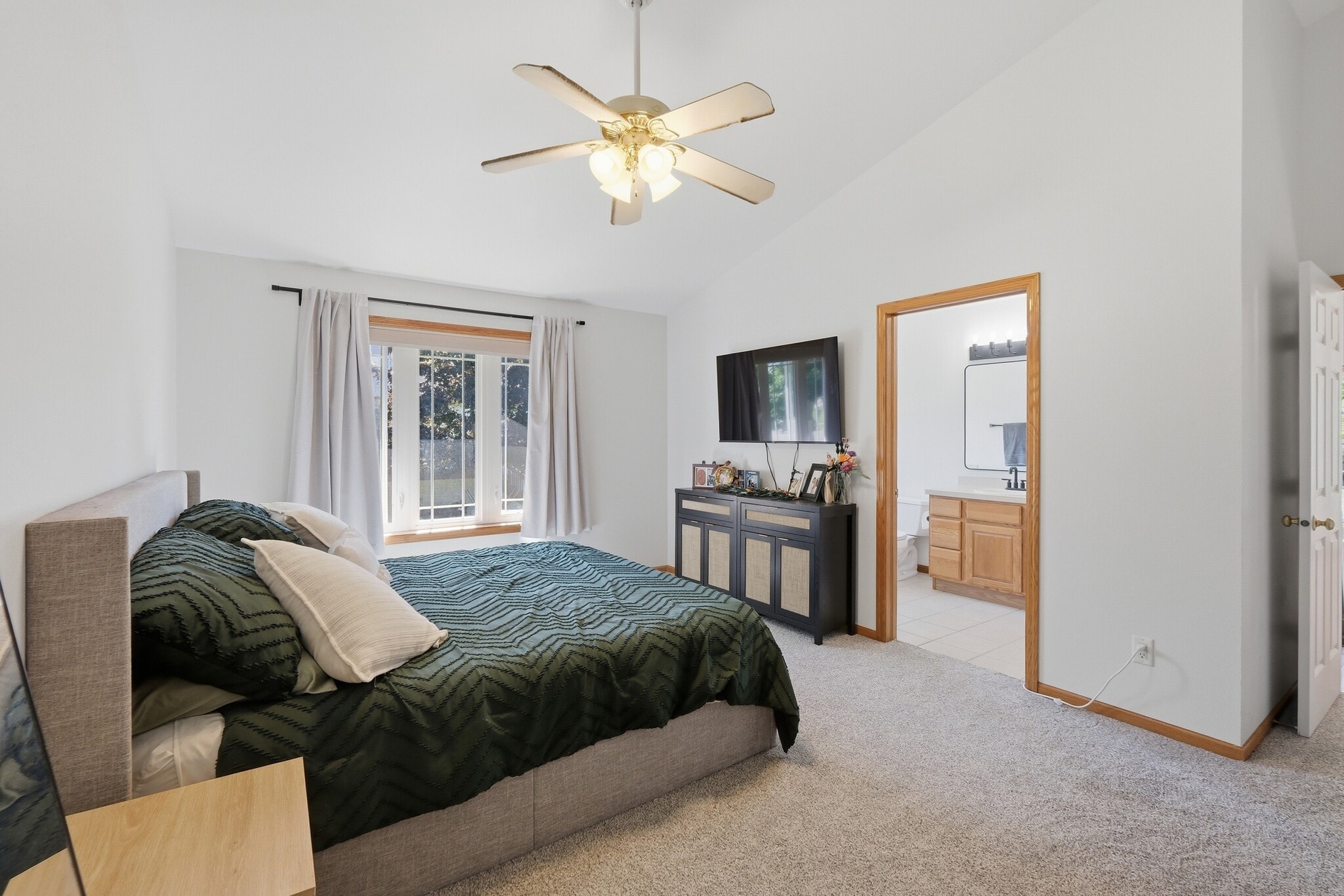 Primary Bdrm & Bthrm - 1051 Tamarack Way