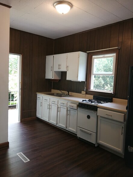 Building Photo - 35 Walker St