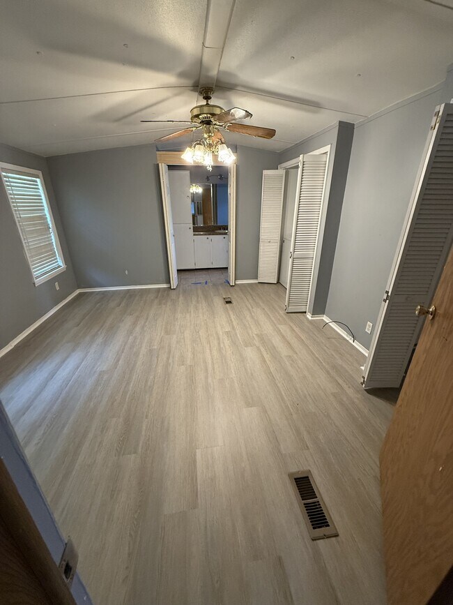 Building Photo - 3719 Fountain Cir
