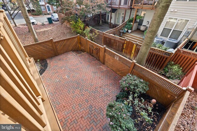 Building Photo - 4914 John Ticer Dr