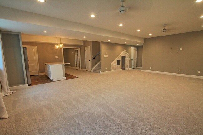 Building Photo - Luxury 5 bed for Rent in Blacktail at The ...