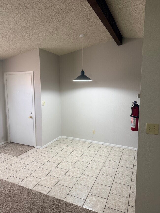 Building Photo - 828 Hardy Springs Cir