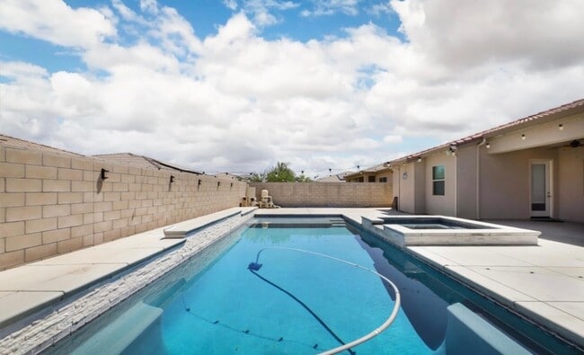 Building Photo - 9200 Rancho Viejo Dr