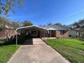 Building Photo - 828 Horseshoe Dr