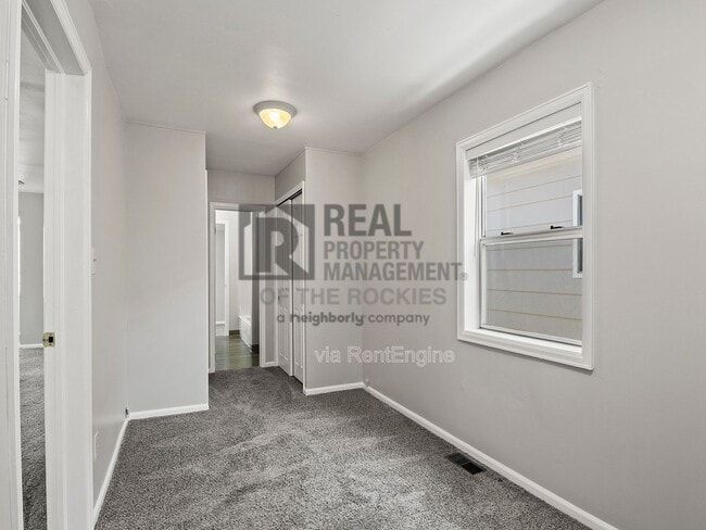 Building Photo - 319 Walnut St