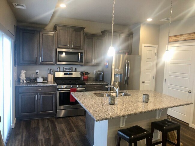 Building Photo - STUNNING 2BD + LOFT HOME WITH LUXURY UPGRA...