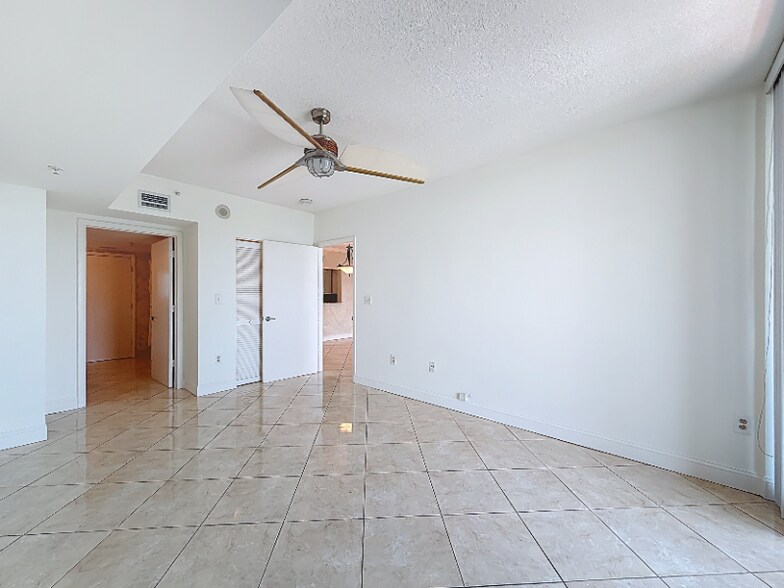 Building Photo - 3020 NE 32nd Ave