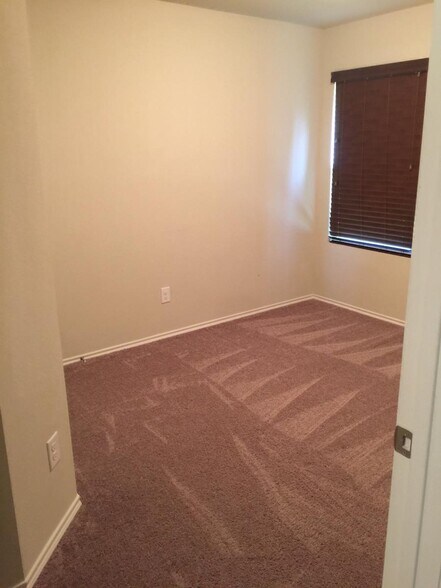 Second bedroom - 112 Brookside Dr