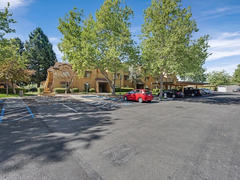 Building Photo - 805 Watson Canyon Ct