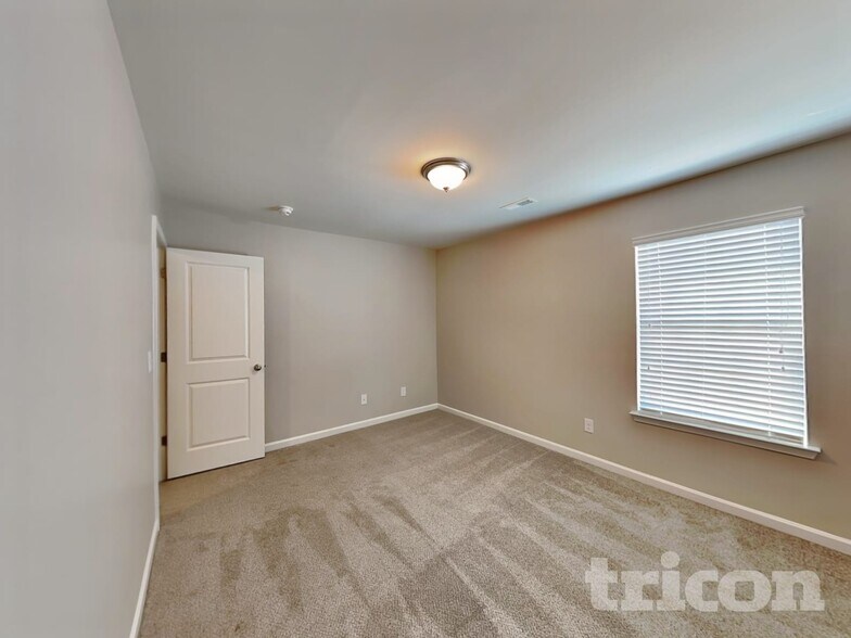 Building Photo - 150 King William Dr