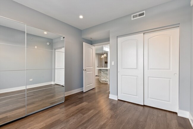 Building Photo - 635 Perrie Dr