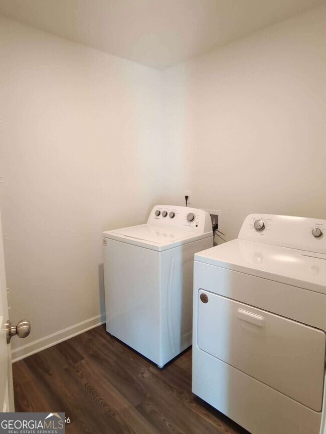 Building Photo - 537 Pemberton St