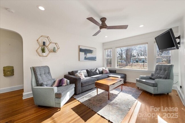 Building Photo - 5712 Oak Dr