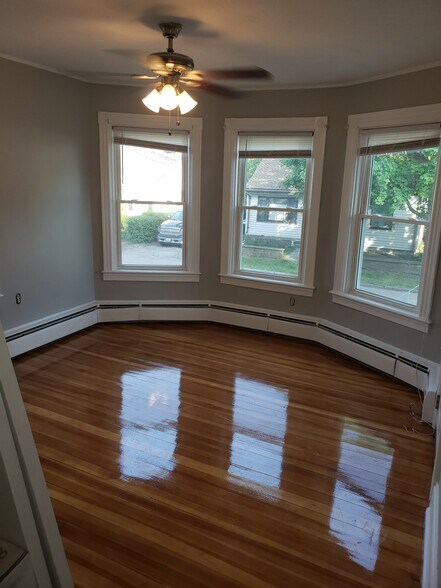 Building Photo - 27 Martha St