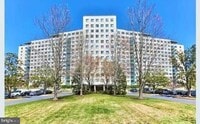 Building Photo - 10201 Grosvenor Pl