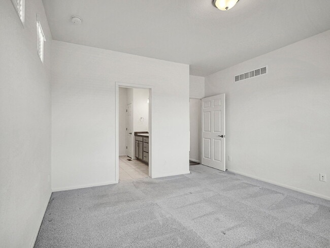 Building Photo - $3,295, 3 bed, 3 bath, located in Erie