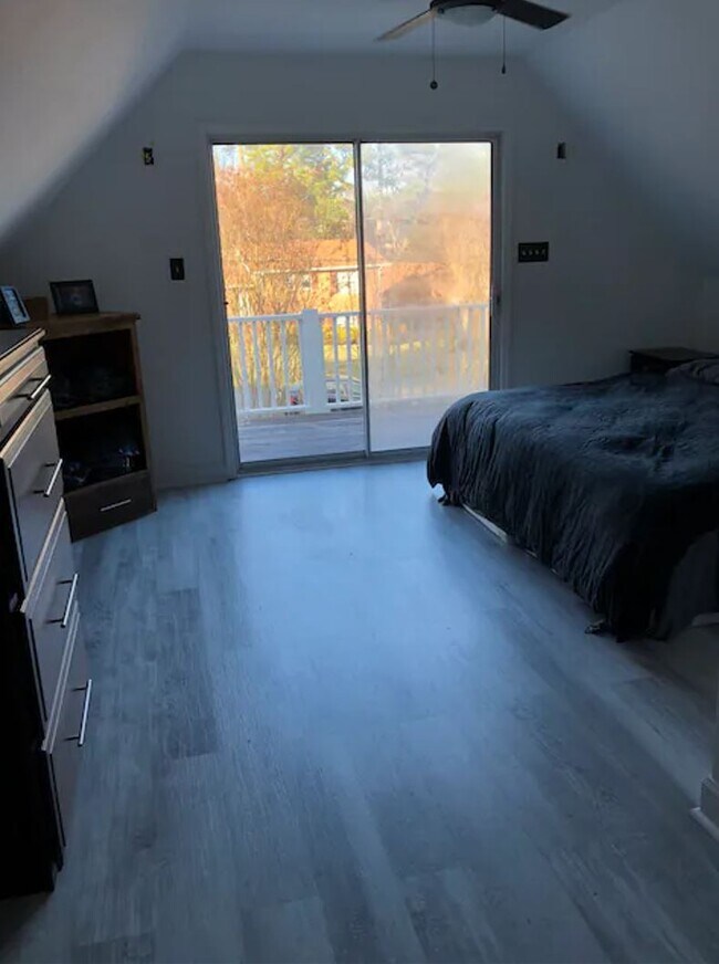 Upstairs bedroom - 2304 Rada Dr