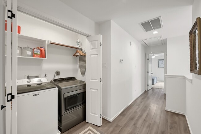 Building Photo - 246 N Walden Elms Cir