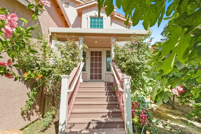Building Photo - 3 Bedroom in Mace Ranch