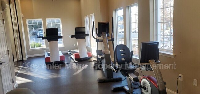 Building Photo - 1321 Karen Blvd