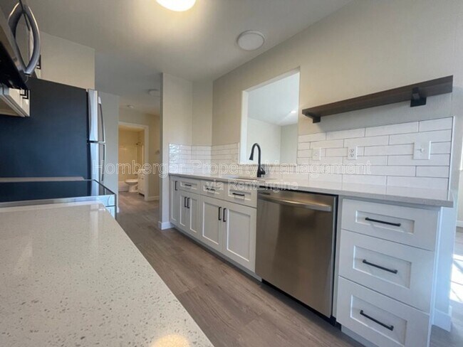 Building Photo - 1924 N Crestline St