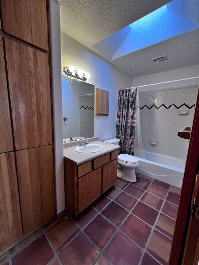 Building Photo - 5 Oriente Ct