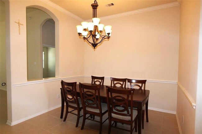 Building Photo - 2515 Golfcrest Dr