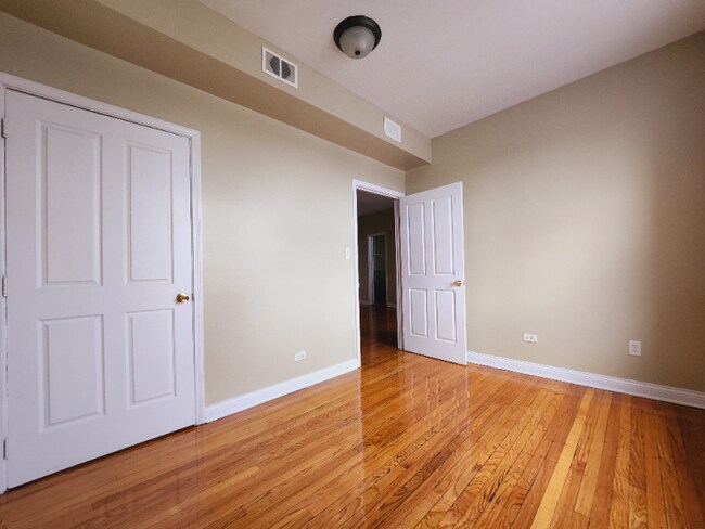 Building Photo - 1548 N Parkside Ave