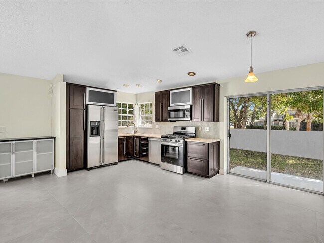 Building Photo - 13400 NW 5th Ct