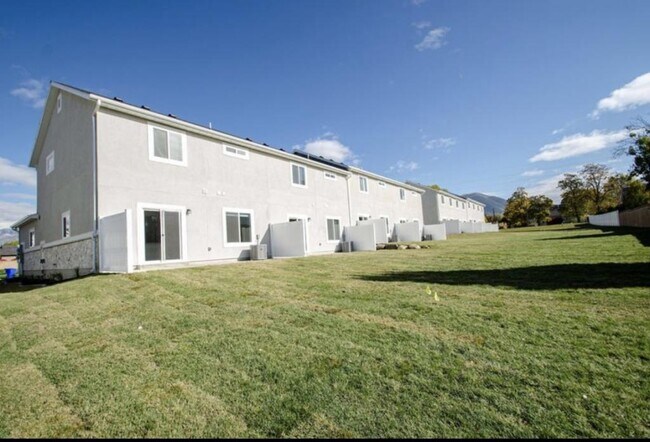 Building Photo - 1106 W 600 S