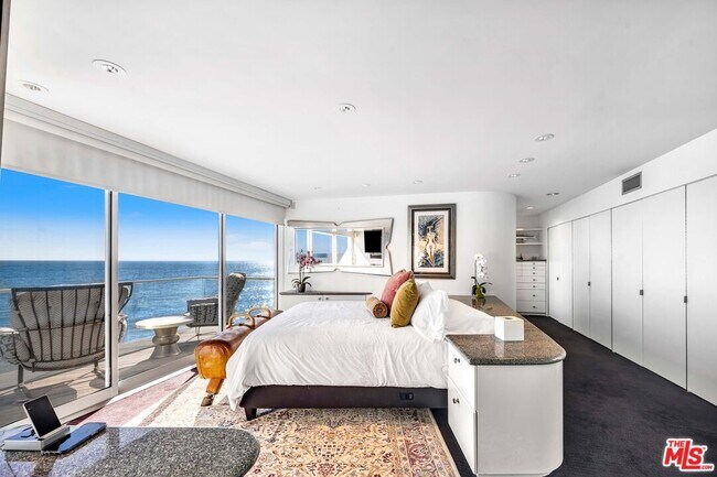 Building Photo - 26940 Malibu Cove Colony Dr