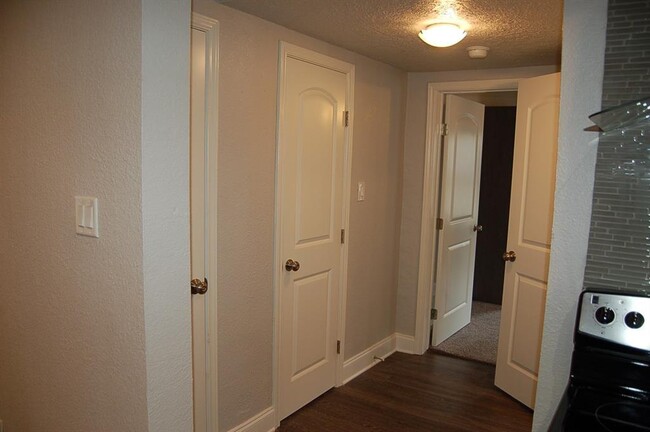 Building Photo - 4630 Woodside St
