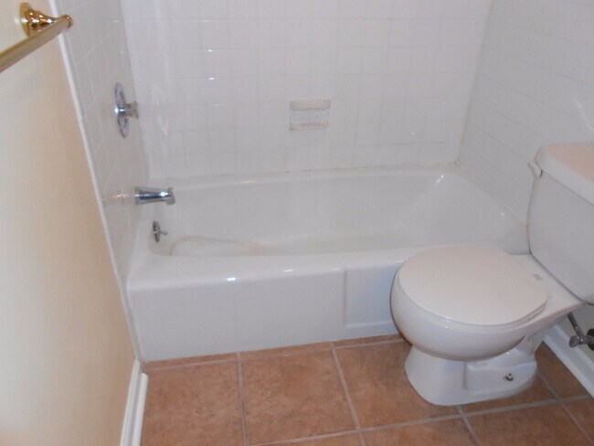 Building Photo - 1br/1ba condo with everything you need! Am...
