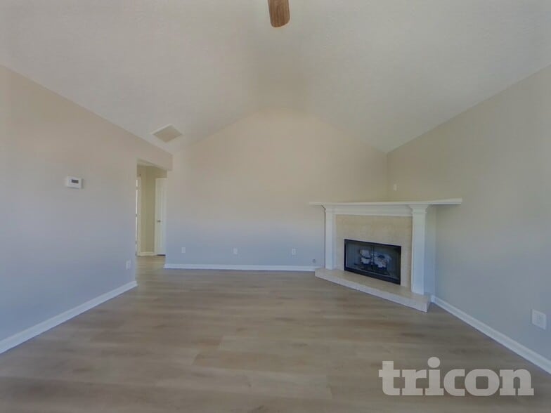 Building Photo - 225 Victoria Blvd