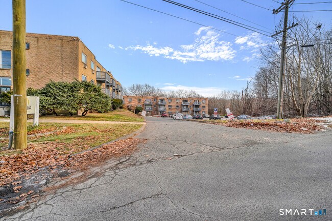 Building Photo - 279 Oakville Ave