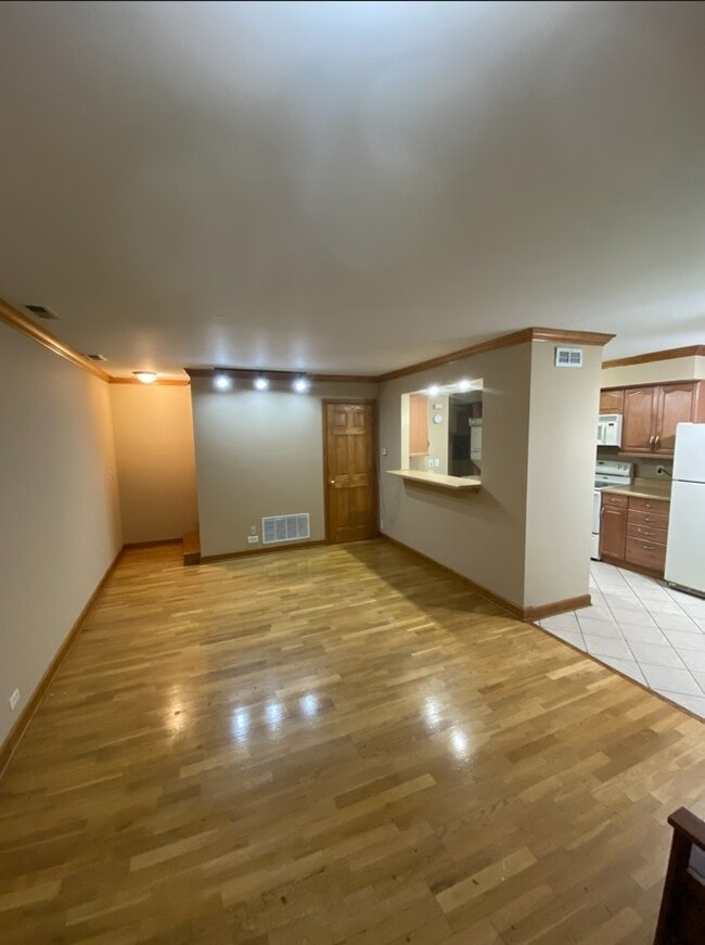 Building Photo - 1194 Cove Dr