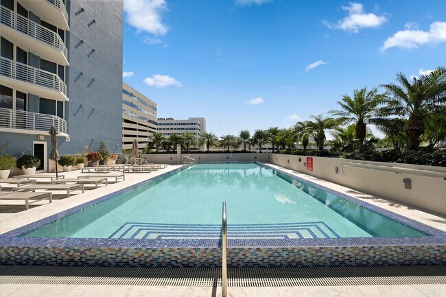 Building Photo - 1551 N Flagler Dr
