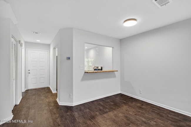 Building Photo - 7701 Baymeadows Cir W