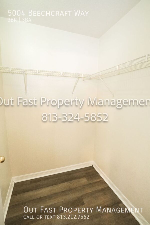 Building Photo - 5004 Beechcraft Way