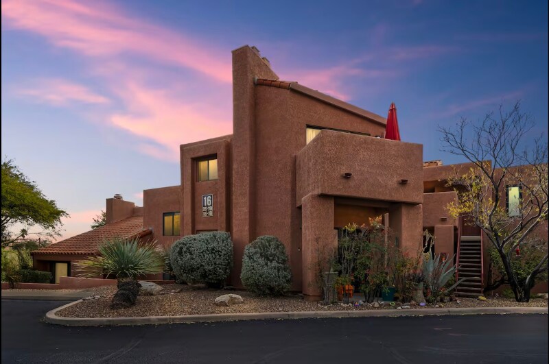 Building Photo - 5051 N Sabino Canyon Rd