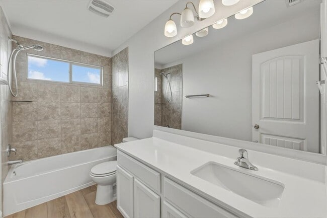 Building Photo - 301 Serpentine Ln