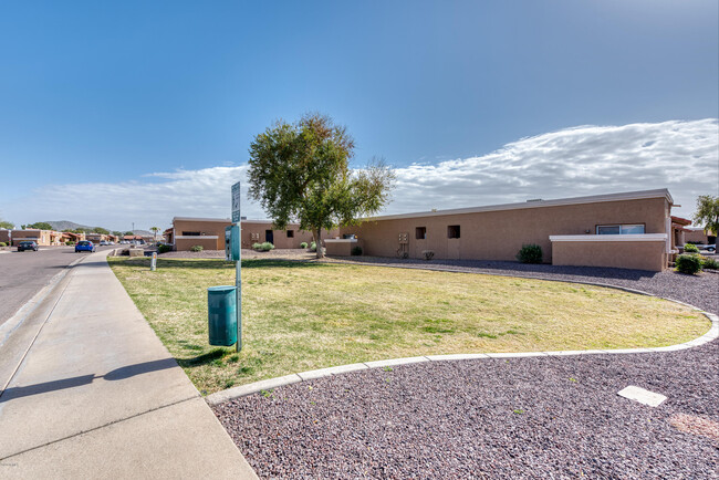 Building Photo - 520 W Tonopah Dr