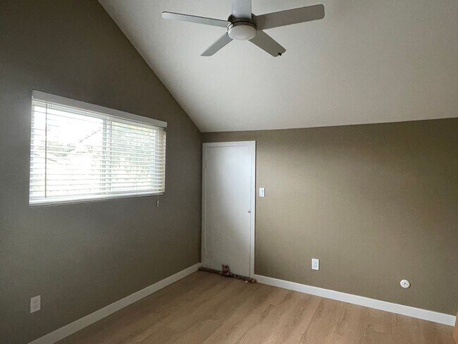 Building Photo - Beautiful 4-Bedroom + Office/BR + Loft Home in Desirable Tierrasanta – Available 1/1/2026