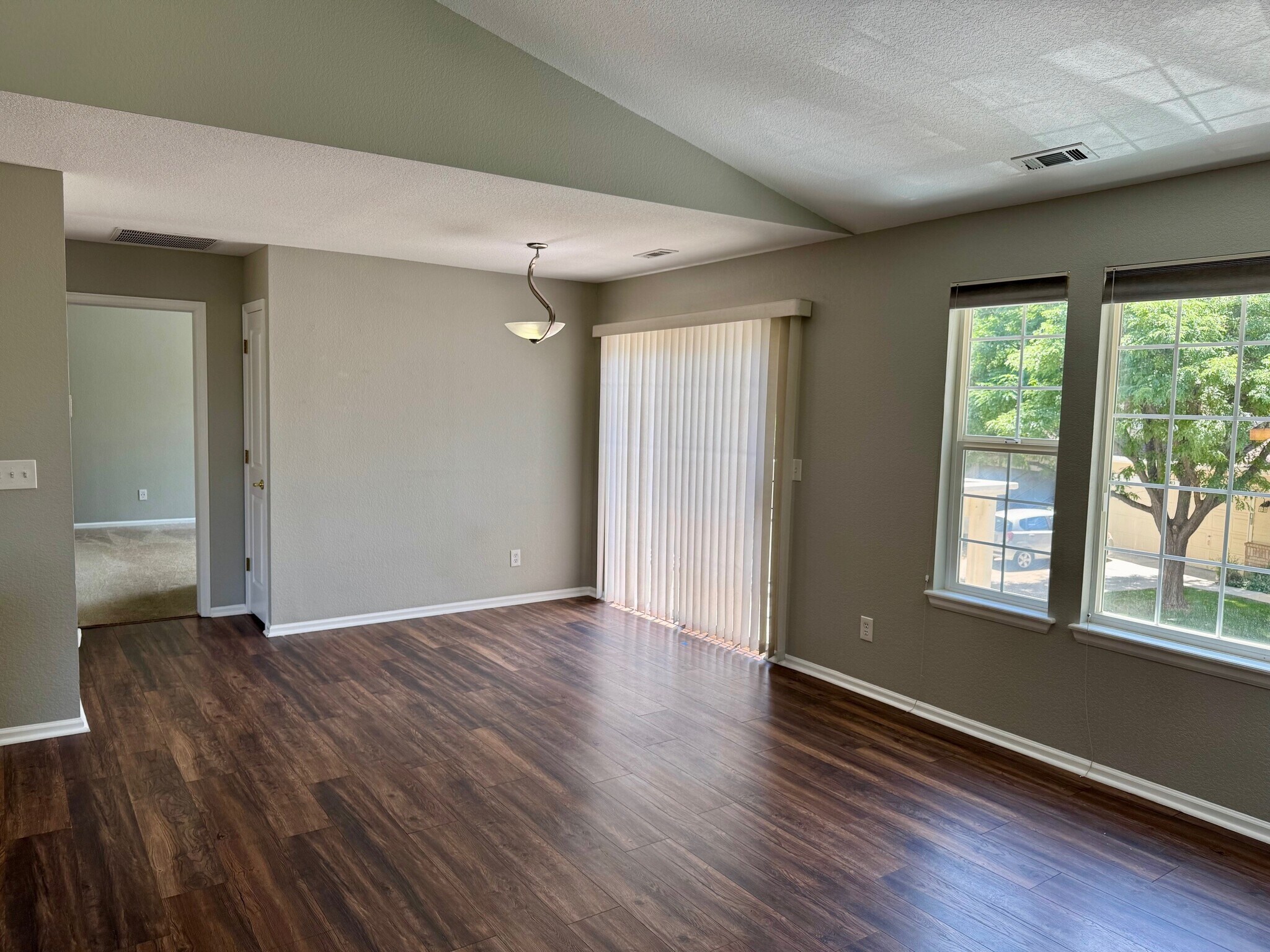 Building Photo - 9697 Independence Dr