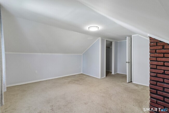 Building Photo - 27 Melrose Ave