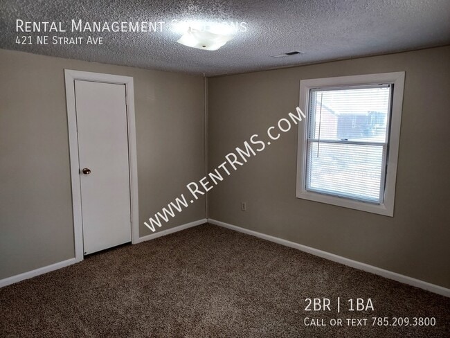 Building Photo - 421 NE Strait Ave