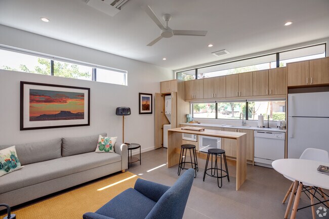 Primary Photo - 4714 N 14th Ave