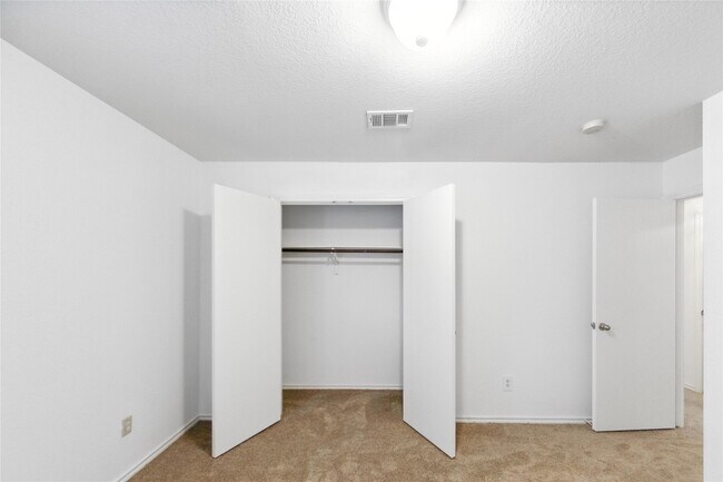 Building Photo - 142 Thunder Basin Dr